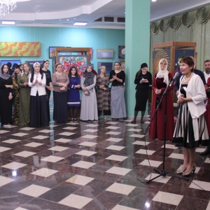 «Музыка цвета». Выставка произведений Мухадина Кишева в Грозном.