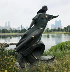 Скульптурная композиция «Волга» работы Е.В.Пасхиной установлена в парке г.Нанкина