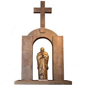 В городе Плоэрмель (Франция) открыт памятник Папе Римскому Иоанну Павлу II работы З.К.Церетели.