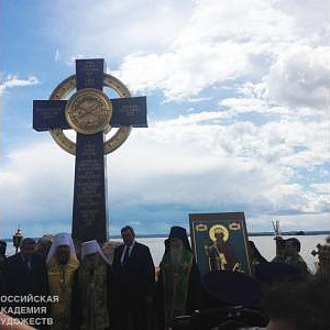 В Ростове Великом  установлен поклонный крест в память о святом князе Владимире