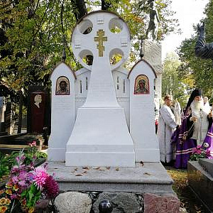 Открытие памятника академику РАХ И.С.Глазунову (1930-2017) на Новодевичьем кладбище в Москве