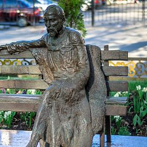 Во Владикавказе открыта скульптурная композиция «Коста Хетагуров» работы В.Соскиева