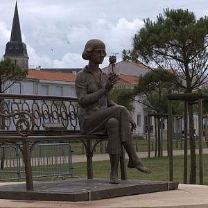 Открытие памятника Цветаевой во Франции.