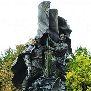 На Поклонной горе в Москве открылся памятник «В борьбе против фашизма мы были вместе»