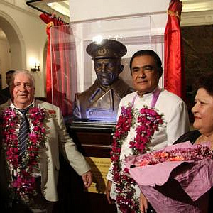 Церемония открытия бюста Ю.Гагарина работы З.К.Церетели в Шри-Ланке