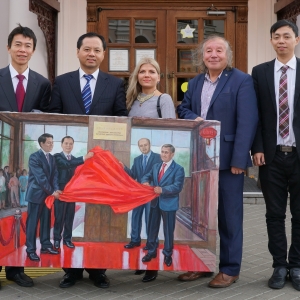 Презентация выставки Творческой  мастерской живописи в Казани в рамках мероприятий по случаю 70-летия образования КНР