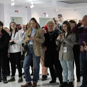 Выставка «Соло с красной пилой» Олега Леонова в Казани. Фото предоставлены ПО РАХ