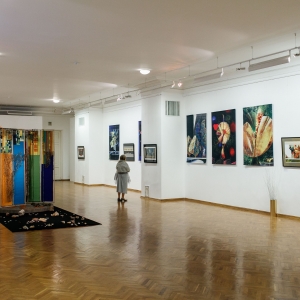 Выставка гобеленов Фёдора Львовского «Торжество сущего» в МВК РАХ