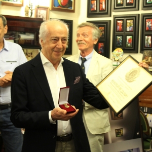 Почетный член РАХ Чингиз Фарзалиев награжден Золотой медалью «Достойному» Российской академии художеств.