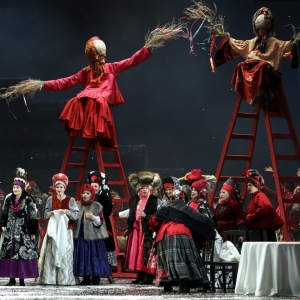 Сцена Масленицы из спектакля «Снегурочка» в Мариинском театре, Спб. Фото с официального сайта театра.