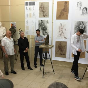 Члены РАХ провели итоговый экзаменационный просмотр 2022-2023 учебного года на худграфе Дагестанского университета. Фото: Е. Дидковская.