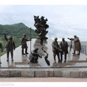 В.Б.Бухаев. Памятник «Покорителям Енисея, первостроителям Саяно-Шушенской ГЭС» близ Абакана. 2008